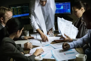 Accounting services in Sharjah – accountant analyzing financial statements and reports in a UAE office.